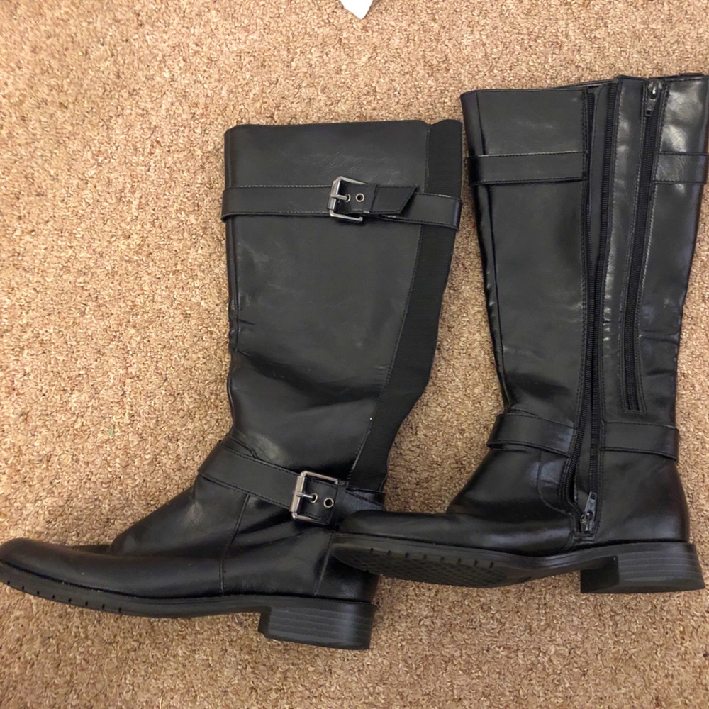 Black Knee High Aerosol boot. Size 7.5.